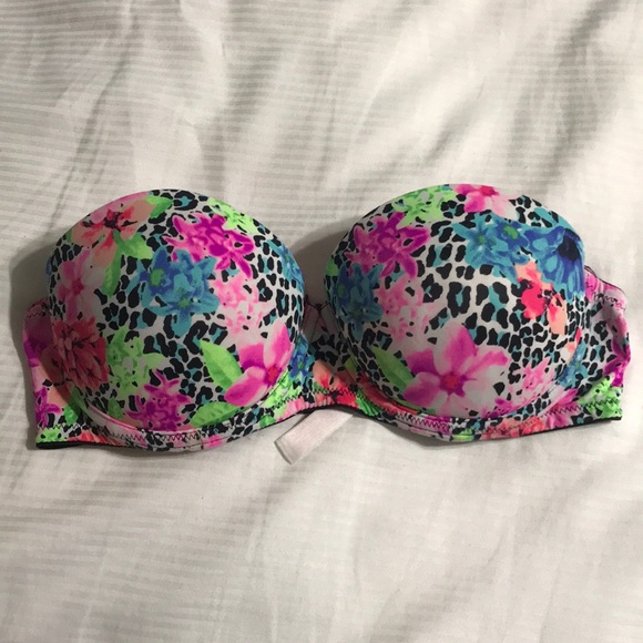 PINK Victoria's Secret Other - 🎉FREE🎉 Floral strapless push up bra